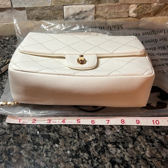 Classic Fashion white bag NWT - Picture 6 of 9